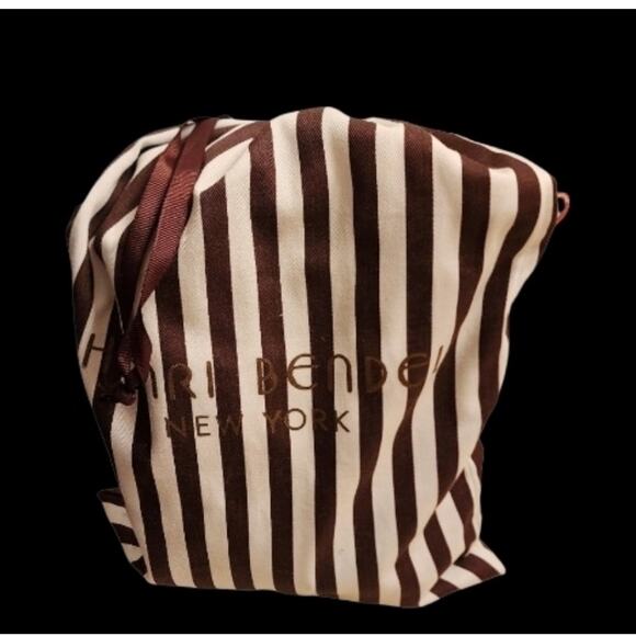 Henri Bendel Waldorf Party Bag Python
Convertible Gold Chain - Picture 5 of 10